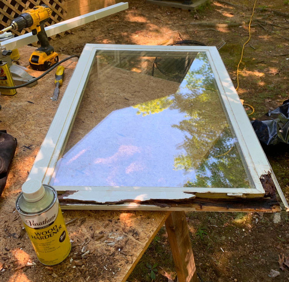 The sash after all rotted material has been evacuated and the remaining wood has been reinforced with wood hardener.